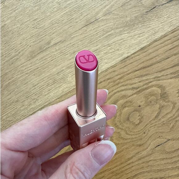 Valentino Hydrating Lip Balm Spike Disco Shade 302R Extra Pink - Picture 3 of 4